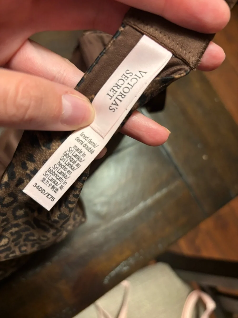 Victoria's Secret Leopard Print T-Shirt Bra - Brown/Black lightly lined demi - Picture 2 of 2